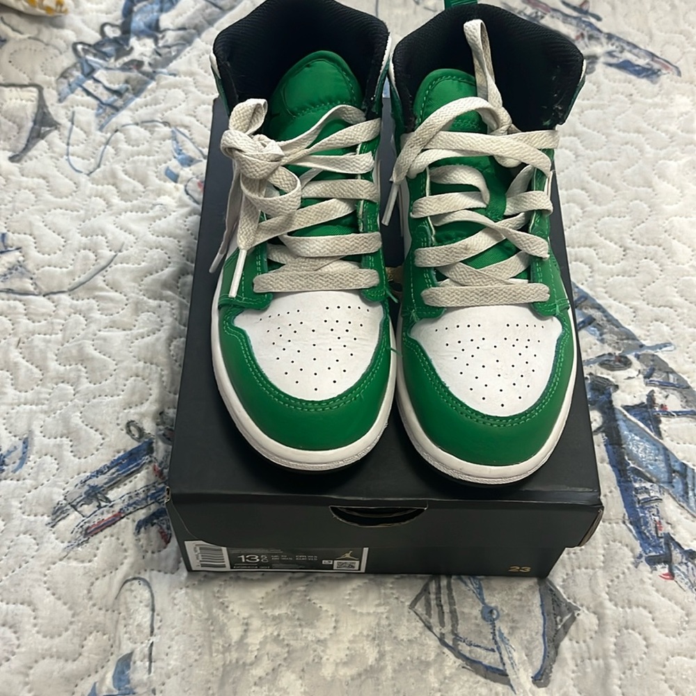 Gently worn Jordan 1 Mid Boys